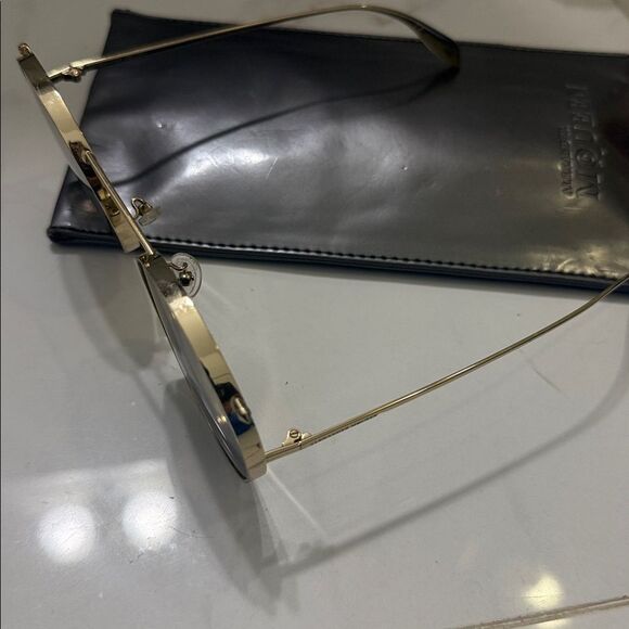 Alexander McQueen Sunglasses Gold Round Frames w Case - Oversized main image 4